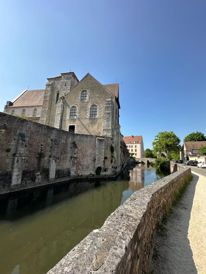 Appartement Bords De L'Eure Charmant Studio Chartres Dış mekan fotoğraf